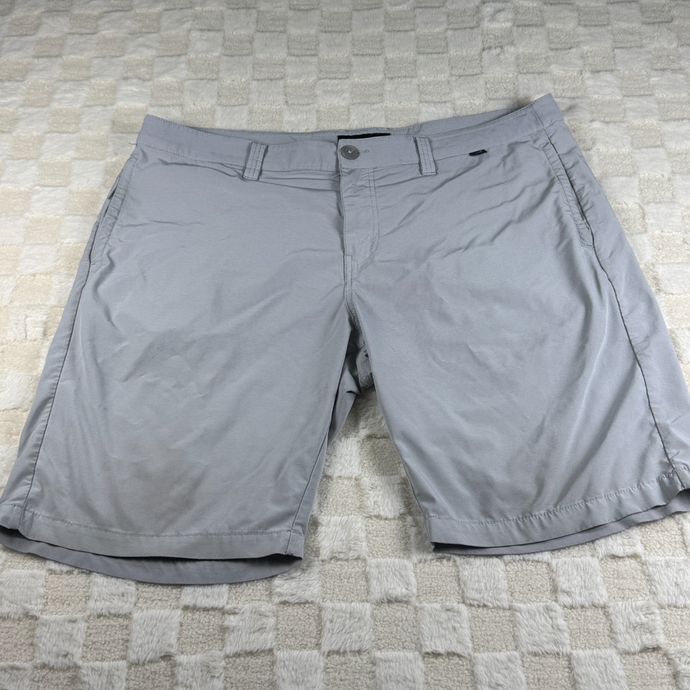 Travis Mathew Men's Light Gray Shorts Size‎ 40 Normal Wear
